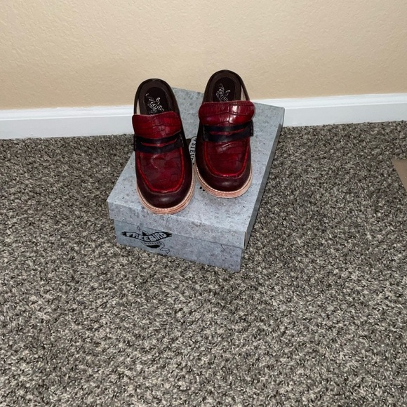 Freebird burgundy mules - Picture 2 of 8